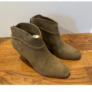 Violet and Red Women's Jackson Laser Cut Faux Suede Ankle Boots Green Sz 9 NWOB